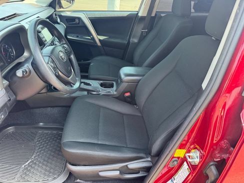 Used 2018 Toyota RAV4 LE AWD/4WD image 5