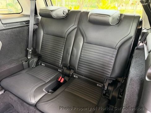 Used 2017 Land Rover Discovery HSE AWD/4WD image 13
