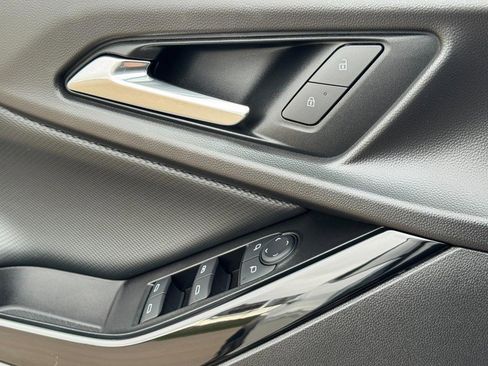 Used 2025 Chevrolet Equinox LT w/ Convenience Package II image 23