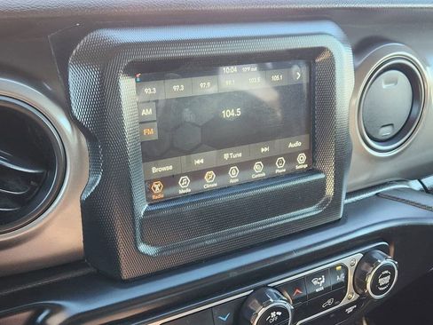 Used 2023 Jeep Gladiator Sport image 12