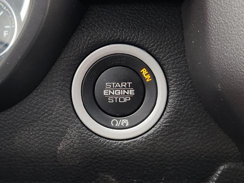 Used 2023 RAM 1500 Laramie AWD/4WD image 24