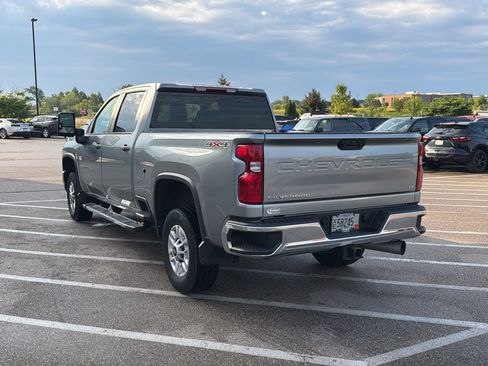 Used 2024 Chevrolet Silverado 2500 LT w/ Convenience Package AWD/4WD image 3