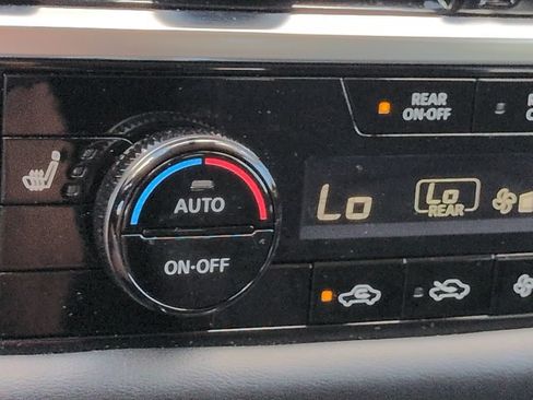 Used 2024 Nissan Pathfinder SV FWD image 23