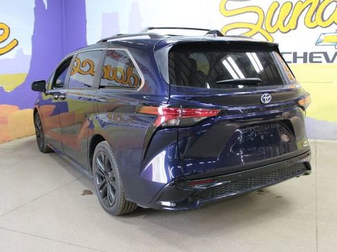 Used 2022 Toyota Sienna XSE w/ XSE Plus Package image 6