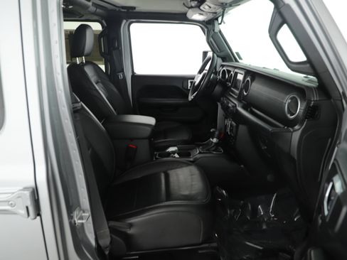 Used 2018 Jeep Wrangler Unlimited Sahara image 12