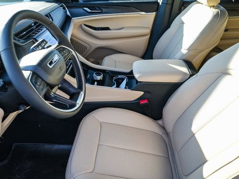 New 2025 Jeep Grand Cherokee L Limited w/ Luxury Tech Group II image 19