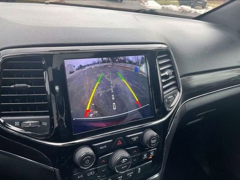 Used 2019 Jeep Grand Cherokee Limited image 21