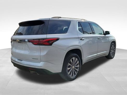Used 2023 Chevrolet Traverse Premier FWD image 4