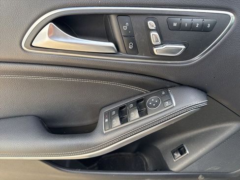 Used 2018 Mercedes-Benz CLA 250 4MATIC image 11