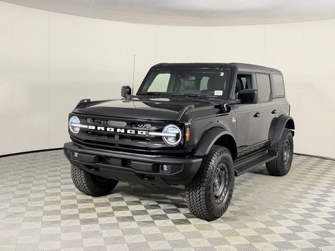 Used 2025 Ford Bronco Outer Banks w/ Sasquatch Package AWD/4WD image 3