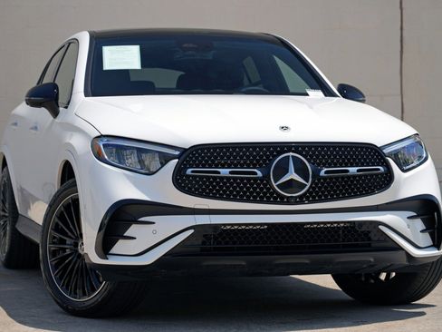 Used 2025 Mercedes-Benz GLC 300 4MATIC image 4