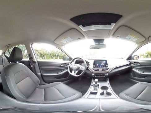 Used 2025 Nissan Altima 2.5 SV FWD image 42