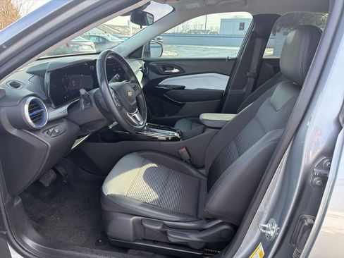 Used 2024 Chevrolet Trax LT w/ Driver Confidence Package image 17