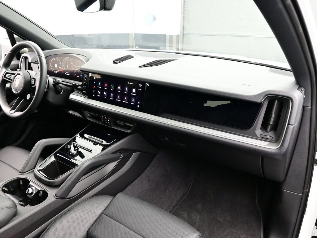 Certified 2025 Porsche Cayenne AWD/4WD image 19