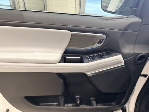 New 2026 Ford Expedition Platinum image 17