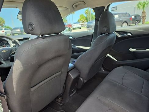 Used 2017 Chevrolet Cruze LT FWD image 11
