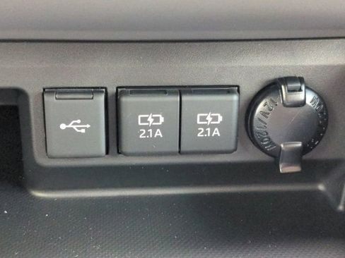 Used 2021 Toyota Highlander Limited image 23