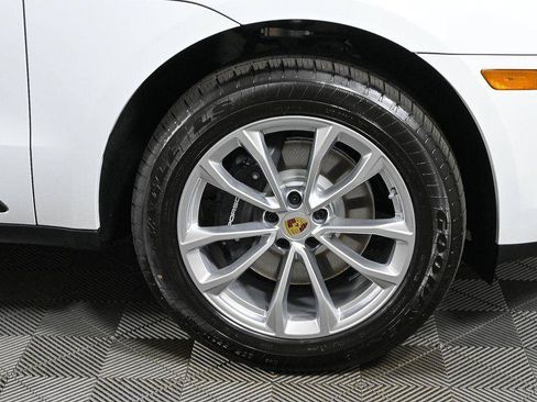 Certified 2026 Porsche Macan AWD/4WD image 39