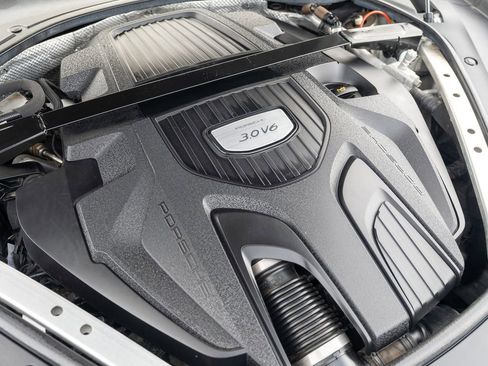 Used 2018 Porsche Panamera 4 image 36