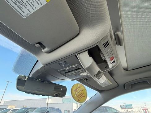 Used 2024 Volkswagen Jetta SE w/ Panoramic Sunroof Package image 28