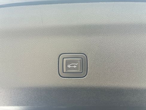 Used 2022 GMC Yukon XL Denali AWD/4WD image 7