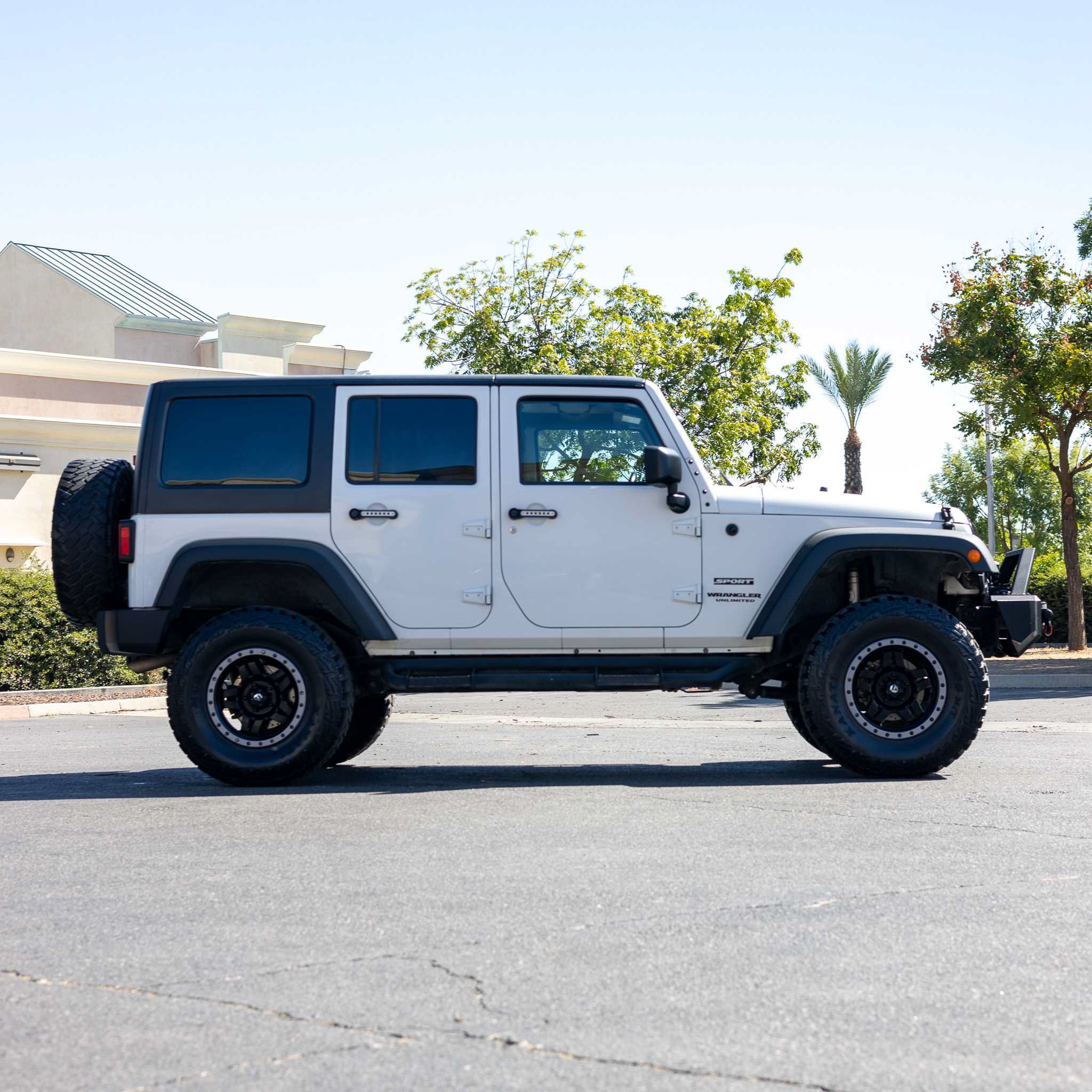 Used 2015 Jeep Wrangler Unlimited Sport w/ Connectivity Group AWD/4WD image 8