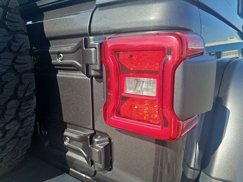 Used 2018 Jeep Wrangler Unlimited Rubicon AWD/4WD image 33