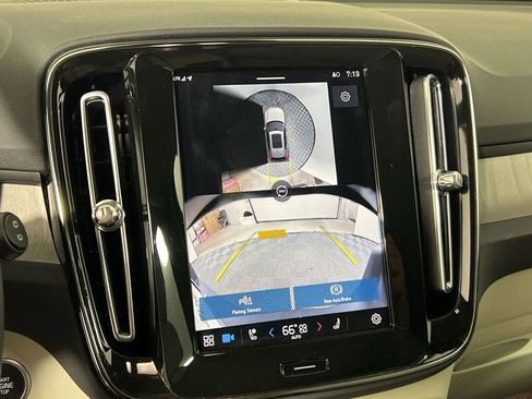 Certified 2025 Volvo XC40 B5 Ultra image 24