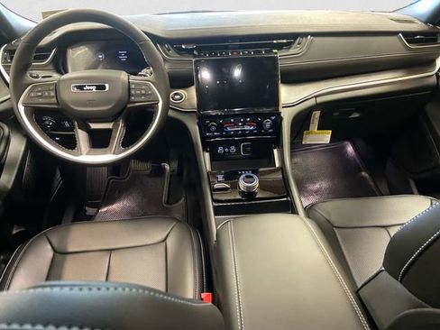 New 2025 Jeep Grand Cherokee Limited w/ Luxury Tech Group II image 10