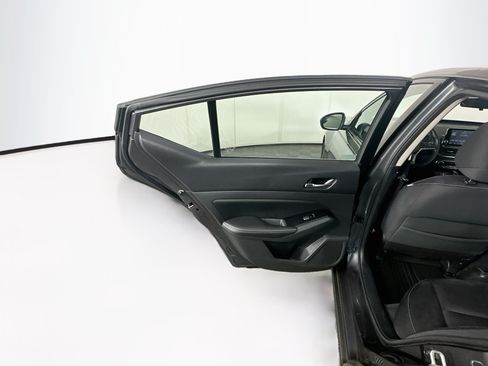 Used 2021 Nissan Altima 2.5 SV FWD image 25