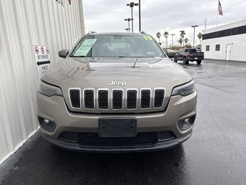 Used 2019 Jeep Cherokee Latitude w/ Popular Appearance Group image 6