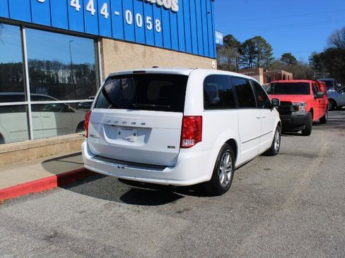 Used 2017 Dodge Grand Caravan SE image 4