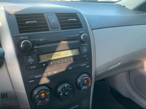 Used 2010 Toyota Corolla LE FWD image 11
