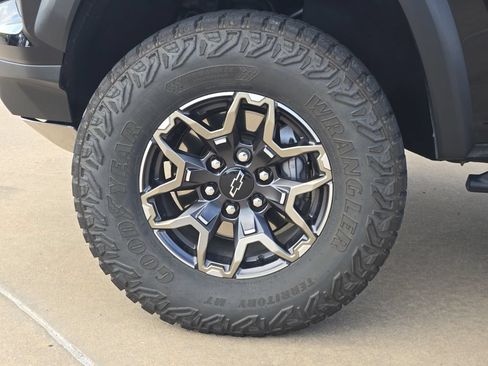 Used 2025 Chevrolet Colorado ZR2 w/ Technology Package AWD/4WD image 27