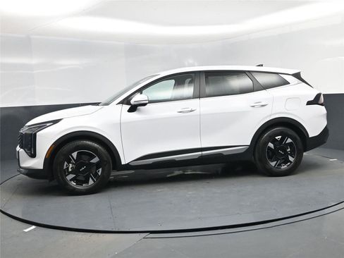 Used 2026 Kia Sportage LX w/ LX Convenience Package image 3