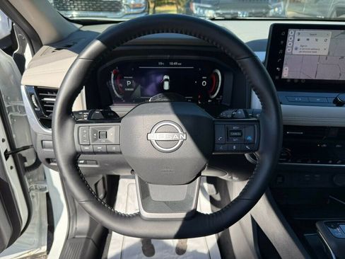 Used 2025 Nissan Rogue SL w/ Tech Package image 5