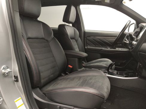 Used 2021 Mitsubishi Outlander LE image 21