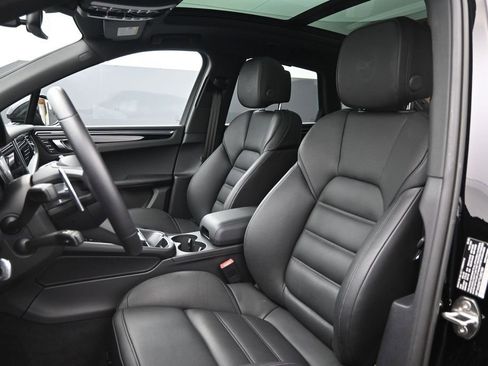 Used 2026 Porsche Macan AWD/4WD image 5