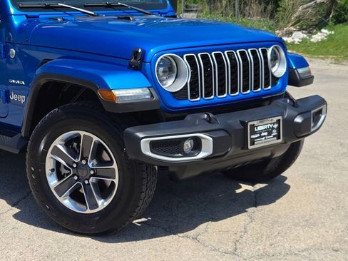 Used 2024 Jeep Wrangler Unlimited Sahara w/ Technology Group AWD/4WD image 2