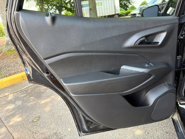 Used 2025 Chevrolet Trax RS w/ Sunroof Package FWD image 21