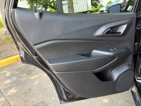 Used 2025 Chevrolet Trax RS w/ Sunroof Package FWD image 21