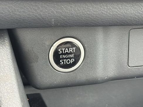 Used 2022 Nissan Rogue S FWD image 17