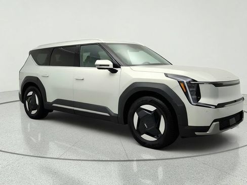 Used 2026 Kia EV9 Wind AWD/4WD image 3