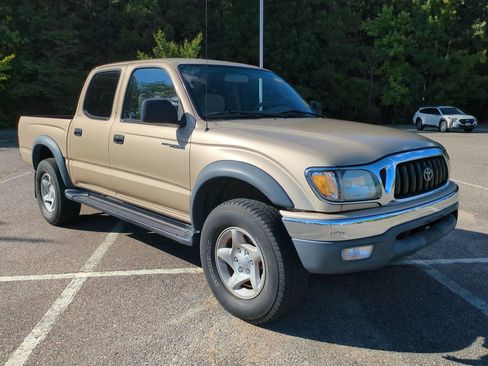 Used 2002 Toyota Tacoma PreRunner w/ SR5 Pkg w/ Chrome Pkg RWD image 2