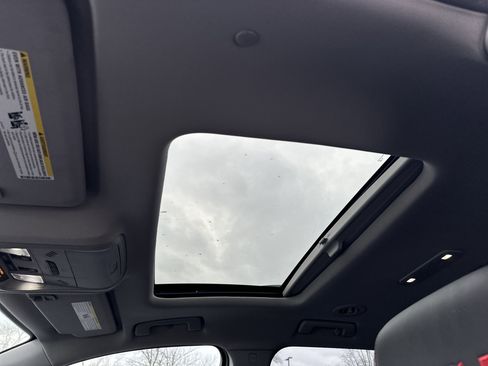 Used 2022 GMC Acadia AT4 w/ Technology Package image 26