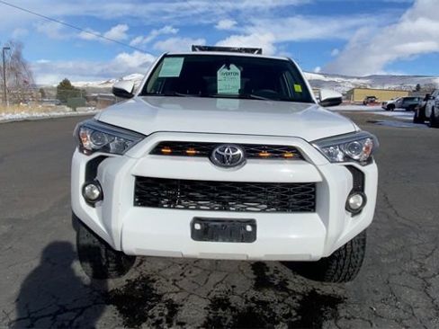 Used 2016 Toyota 4Runner SR5 image 3