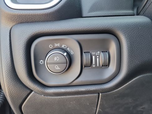 New 2026 RAM 3500 Laramie AWD/4WD image 21