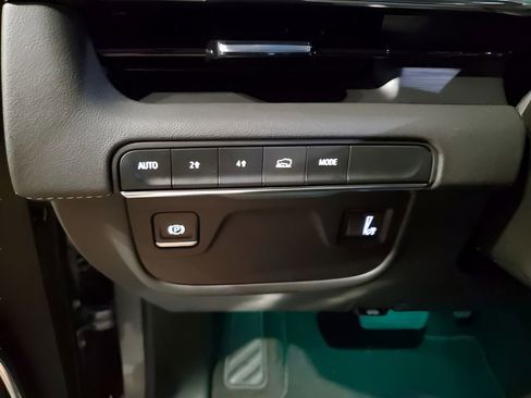 Certified 2023 Cadillac Escalade Premium Luxury image 32