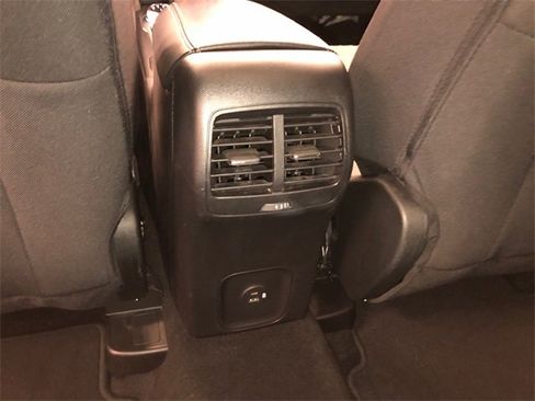 Used 2022 Ford Escape SE w/ SE Sport Appearance Package image 30