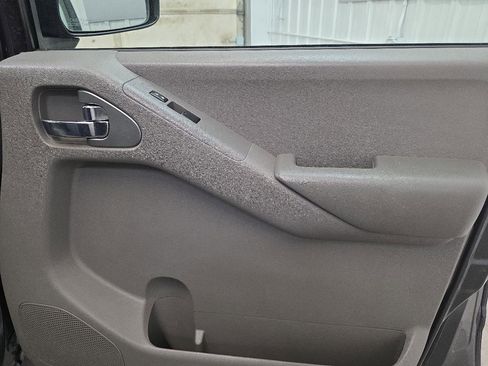 Used 2012 Nissan Frontier SV w/ SV Premium Utility Pkg image 40